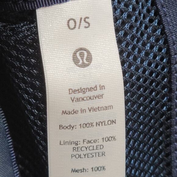 Lululemon Everywhere Belt Bag Full Zip 1L Navy Blue Adjustable Strap Pilates - Picture 6 of 7